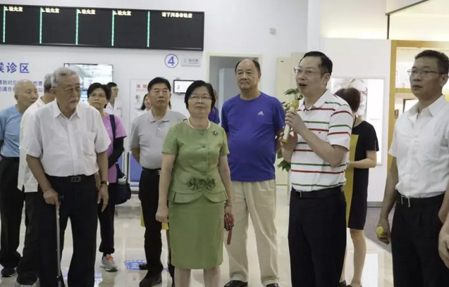 心系市民眼健康,李秀记等市老领*爱眼日莅临厦门眼科中心五缘院区考察3.png 心系市民眼健康,李秀记等市老领*爱眼日莅临厦门眼科中心五缘院区考察3.png