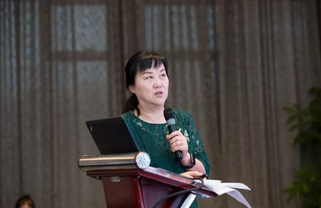 6月23日，由重庆新利体育举办的“第三届新利体育论坛”在重庆翰文大酒店落幕， 该会议邀请10多位国内出名眼科专家进行学术演讲，并与现场近120名来自地县和其它地区的眼科同道们齐聚一堂，共同探讨当前眼科学领域的 学术研究成果、临床诊疗新技术以及未来的发展趋势等11.png