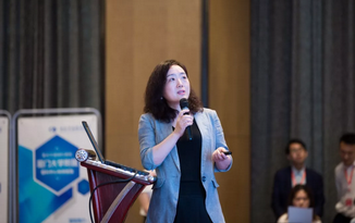 6月23日，由重庆新利体育举办的“第三届新利体育论坛”在重庆翰文大酒店落幕， 该会议邀请10多位国内出名眼科专家进行学术演讲，并与现场近120名来自地县和其它地区的眼科同道们齐聚一堂，共同探讨当前眼科学领域的 学术研究成果、临床诊疗新技术以及未来的发展趋势等12.png