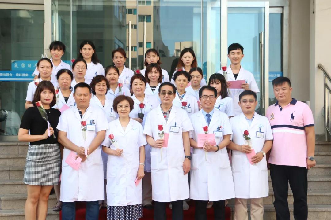 青岛新利体育医师节医生宣誓 青岛新利体育医师节医生宣誓