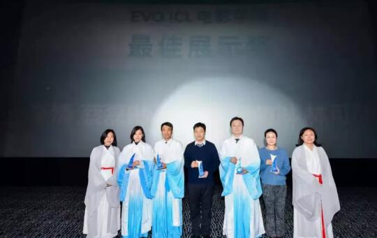 新利体育蔡磊琳业务副院长与同行一道出席第九届“关爱近视 微笑论坛”EVO ICL电影学院专场2.jpg