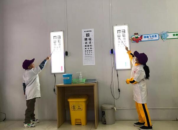 西安新利体育举办2020年第*一场 “我是小医生” 青少年近视防控亲子活动2.jpg