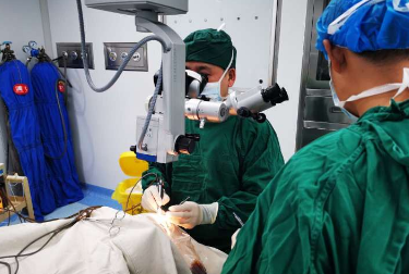 温州商报:百岁阿婆患白内障 手术让其重见光明2.png 温州商报:百岁阿婆患白内障 手术让其重见光明2.png