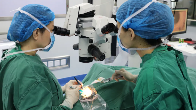 “无镜人生 睛彩上演”ICL患教基地授牌仪式暨近视专家见面会在重庆新利体育隆重举行2.png “无镜人生 睛彩上演”ICL患教基地授牌仪式暨近视专家见面会在重庆新利体育隆重举行2.png