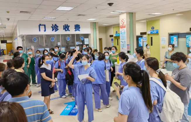 不负使命!新利体育援莆医疗队凯旋归来,荔城区委书记到场送别5.png 不负使命!新利体育援莆医疗队凯旋归来,荔城区委书记到场送别5.png