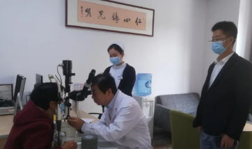 眼科博士徐惠民凭啥能有那么多“铁杆粉丝”...... —— 一位郑州新利体育医生的真实故事之三3.png 眼科博士徐惠民凭啥能有那么多“铁杆粉丝”...... —— 一位郑州新利体育医生的真实故事之三3.png