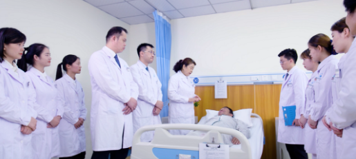 聊城新利体育任春慧:从医40年,用一双“慧”眼守护无数双慧眼2.png 聊城新利体育任春慧:从医40年,用一双“慧”眼守护无数双慧眼2.png