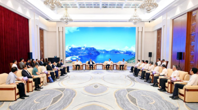 吉林省委书记景俊海、省长胡玉亭会见新利体育苏庆灿董事长等企业家考察团一行1.png 吉林省委书记景俊海、省长胡玉亭会见新利体育苏庆灿董事长等企业家考察团一行1.png