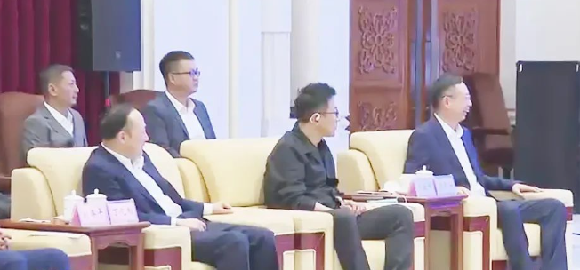 吉林省委书记景俊海、省长胡玉亭会见新利体育苏庆灿董事长等企业家考察团一行2.png 吉林省委书记景俊海、省长胡玉亭会见新利体育苏庆灿董事长等企业家考察团一行2.png