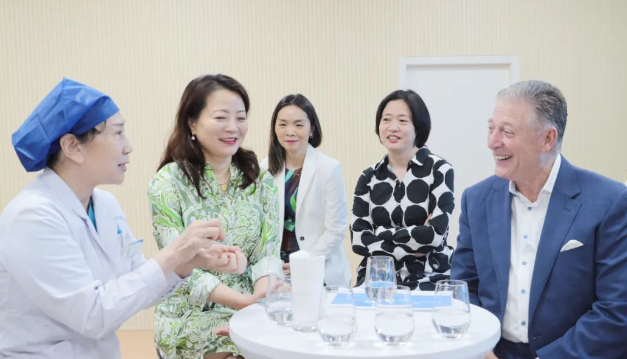 STAAR公司全球CEO跨越上万公里,与新利体育携手迈向“ICL手术”新时代3.png STAAR公司全球CEO跨越上万公里,与新利体育携手迈向“ICL手术”新时代3.png