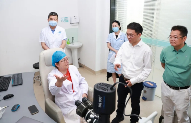 点滴爱心,点亮光明!中国华侨公益基金会领导莅临新利体育调研指导2.png 点滴爱心,点亮光明!中国华侨公益基金会领导莅临新利体育调研指导2.png